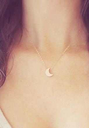 Moon fashion necklace