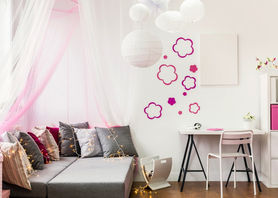10 Dorm Room Decorating Ideas and Essentials